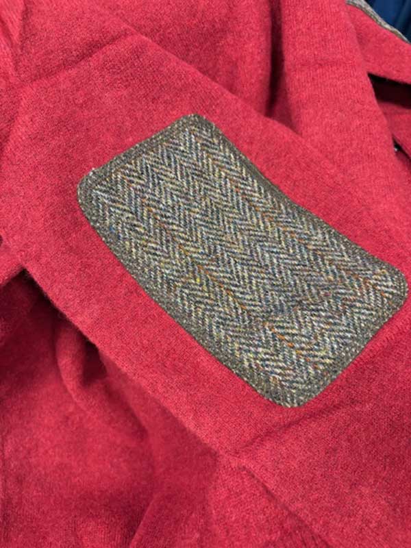 Herren Strickpullover “Jack“ In Red Dahlia Mit Harris Tweed Applikationen – Bild 3