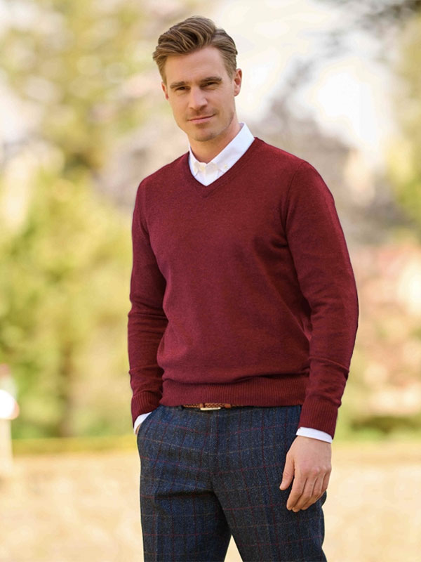 Herren Strickpullover “Jack“ In Red Dahlia Mit Harris Tweed Applikationen