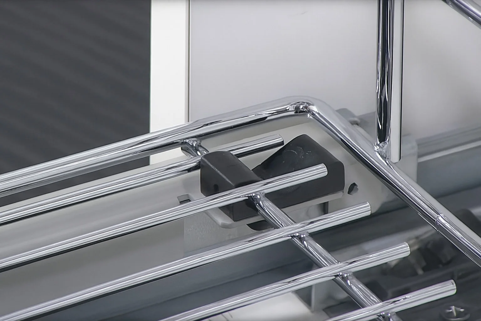 Unterschrankauszug 60 cm Soft-Close Chrom – Bodenmontage mit Bodenschienen 2 Etagen | Prima Online – Bild 5