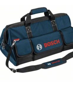 Werkzeugtasche, Keine Probleme mehr mit fehlenden Werkzeugen. In der mittelgroßen Bosch Professional Werkzeugtasche hast du alle deine Werkzeuge gut organisiert an einem einzigen Ort und jederzeit und überall in Armreichweite, wenn du sie brauchst. Diese Tasche ist ideal für geschäftige Handwerker. Sie besteht aus strapazierfähigem Polyester, so dass du dich lange Zeit auf diese robuste Werkzeugtasche verlassen kannst. Sie ist geräumig und verfügt über zahlreiche Taschen für Extras, so dass du viele Werkzeuge und Zubehöre in ihr verstauen und tragen kannst. Durch die große 180-Grad-Öffnung kannst du deine Ausrüstung leicht in die Tasche packen. Unterwegs wirst du die extra-starken Tragegriffe und den verstärkten Schultergurt zu schätzen wissen. Diese komfortable Werkzeugtasche ist für einen langen Gebrauch ausgelegt. Sie besteht aus robustem 600D-Polyester und verfügt über besonders starke Reißverschlüsse und einen stabilen Boden mit robusten Schienen. An der Werkzeugtasche befinden sich Reflektorstreifen für eine bessere Sichtbarkeit. Ihre Abmessung beträgt 480 mm x 280 mm x 300 mm.