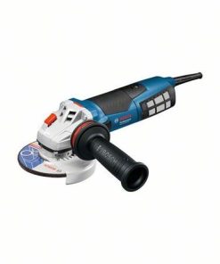 Winkelschleifer GWS 19-125 CIE, Der kabelgebundene GWS 19-125 CIE Professional mit Drehzahlvorwahl ist der leistungsstärkste kleine Winkelschleifer in der 1.900-Watt-Klasse für maximale Produktivität. Sein leistungsstarker 1.900-Watt-Motor mit Constant Electronic und Drehzahlvorwahl sorgt für effizienteste Arbeitsergebnisse. Dieser extrem robuste, kompakte Winkelschleifer verfügt für eine lange Lebensdauer über eine direkte Motorkühlung, Überlastschutz und langlebige Kohlebürsten. Darüber hinaus sorgen KickBack Control und ein Zusatzhandgriff mit Vibration Control für erhöhten Anwenderschutz. Dieses Elektrowerkzeug wurde zum Schleifen von Metall konzipiert. Das Gerät ist mit den Staubabsaugungen GDE 125 EA-T Professional und GDE 115 / 125 FC-T Professional kompatibel. Der GWS 19 -125 CIE von Bosch ist der weltweit erste kleine Winkelschleifer in der 1.900-Watt-Klasse; verfügt auch über einen Wiederanlaufschutz. Staubschutzfilter (2 608 000 695); Aufnahmeflansch (ET-Nr. 2 605 703 014); Spannmutter (1 603 340 040); Schutzhaube (1 605 510 365); Zweilochschlüssel (1 607 950 043); Zusatzhandgriff Vibration Control (2 602 025 171)